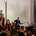 Erik am Bass und Susan an den Tasten