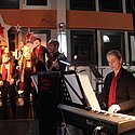 Michaela souverän am Klavier