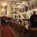 Blick in die gefüllte Kirche
