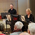 ...mit Susan am Klavier und Erik am Bass...
