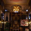 Die geschmückte Kirche für das Erntedank-Fest