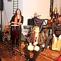 ... in Begleitung seiner Band