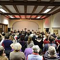 Volles Haus im Gemeindesaal